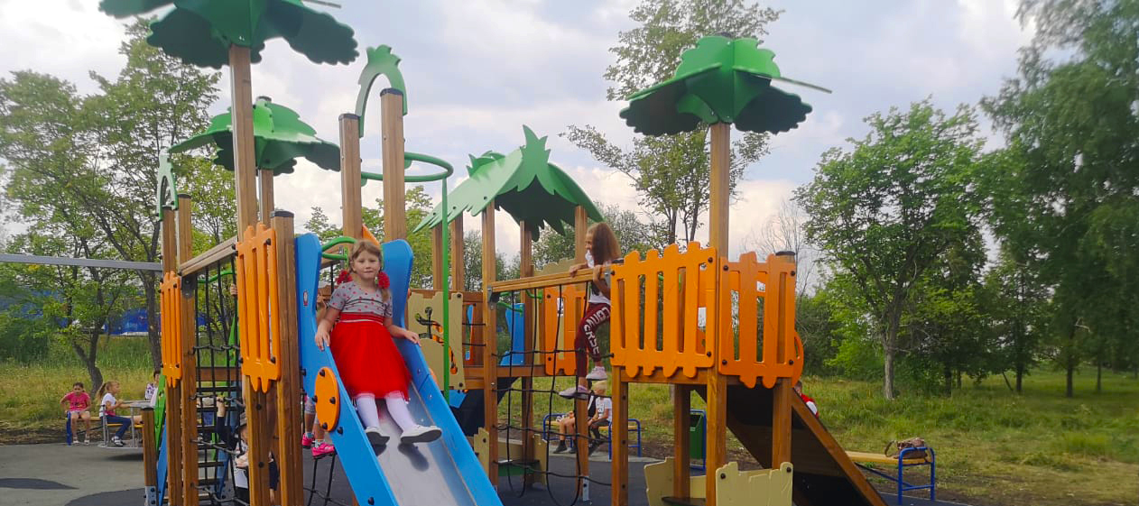 Благодаря компании SLK Cement у детей поселка Первомайский появился современный открытый спортивно-игровой комплекс